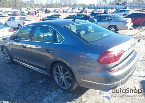 2017 Volkswagen Passat 1.8T R-Line z USA, uszkodzony, nr VIN 1VWDT7A36HC008279